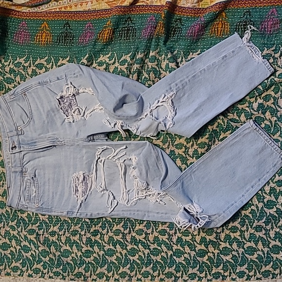 Distressed jeans - Picture 2 of 4